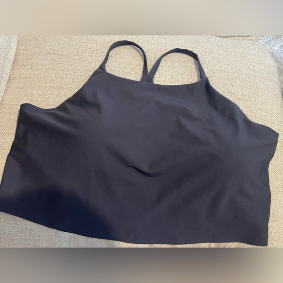 NWOT Old Navy Black powersport cropped sports bra/workout top - Picture 1 of 3